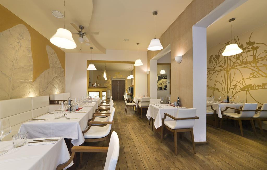Hotel Art Pisek  Bagian luar foto