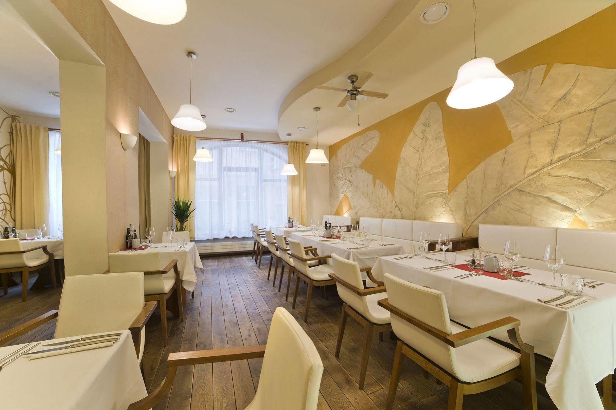 Hotel Art Pisek  Bagian luar foto