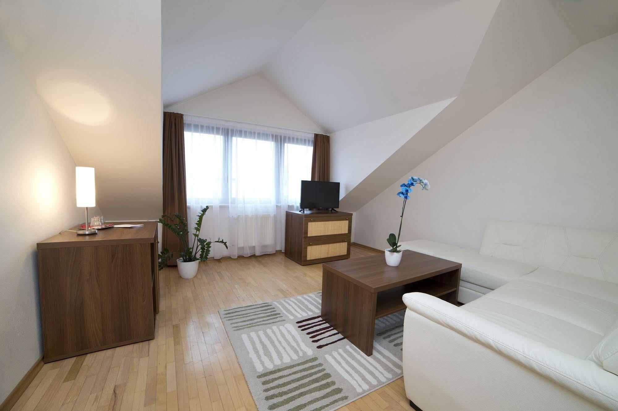 Hotel Art Pisek  Bagian luar foto